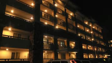 住宿正面 (夜晚)