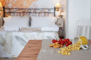 Dobbeltrom – deluxe, tekjøkken, byutsikt | Individuelt dekorert, individuelt innredet og lydisolert