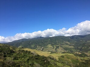 A mountainous landscape with rolling hills and dense greenery. - Maris B&B (Monteverde)