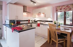 雪櫃、微波爐、爐具、洗碗機