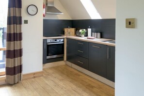 Microondas, horno, placa de cocina, lavavajillas