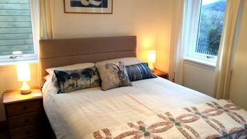 Free cribs/infant beds, bed sheets