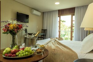 Luxury Double Room, 1 Bedroom | Minibar, in-room safe, individually decorated, desk