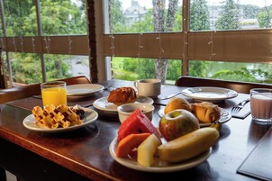 Free daily buffet breakfast