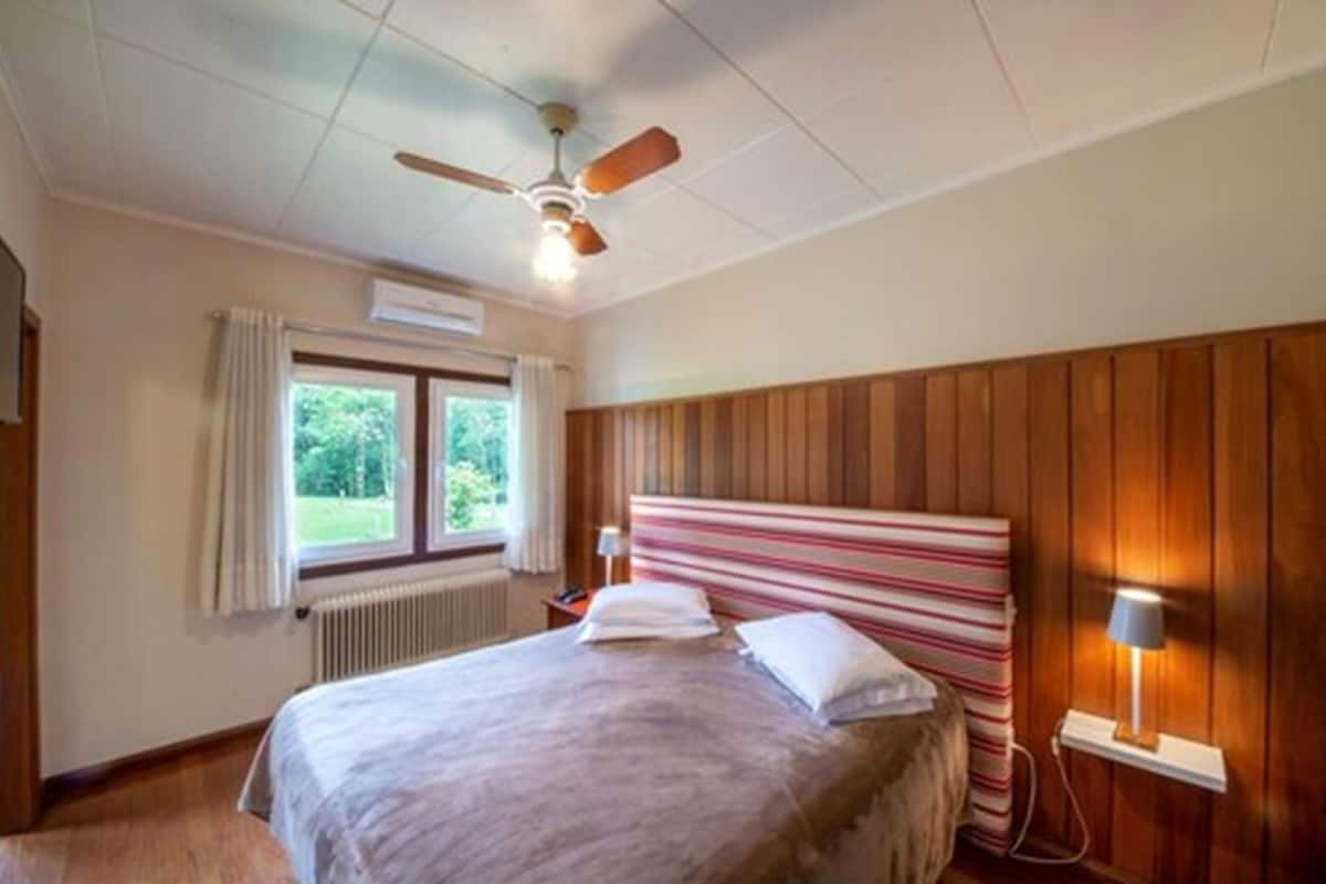 Minibar, coffres-forts dans les chambres, décoration personnalisée