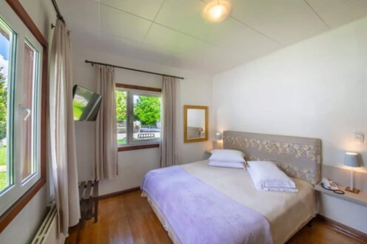 Minibar, in-room safe, desk, blackout curtains