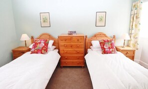 2 chambres, lits bébé (gratuits), lits pliants/supplémentaires