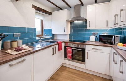 Gill Cottage (Hot Tub)