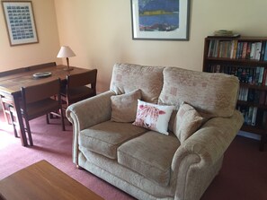 TV, DVD player - Creran 234 (Appin)