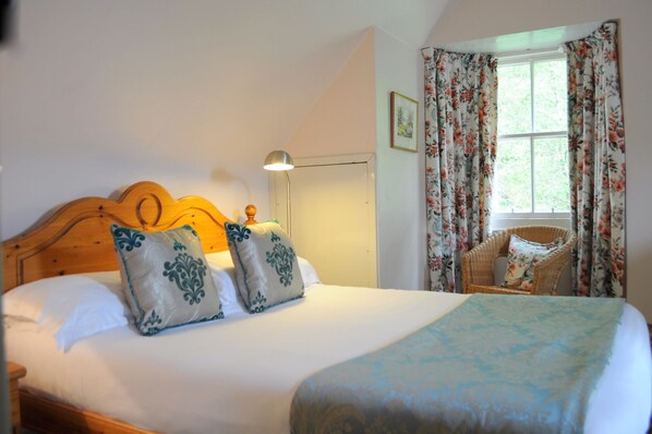 3 bedrooms, free cots/infant beds, rollaway beds, free WiFi