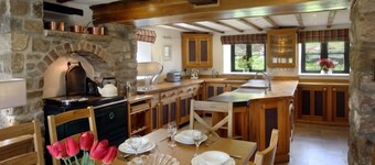 The Manor @ The Hamlet 73982