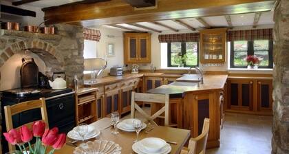 The Manor @ The Hamlet 73982