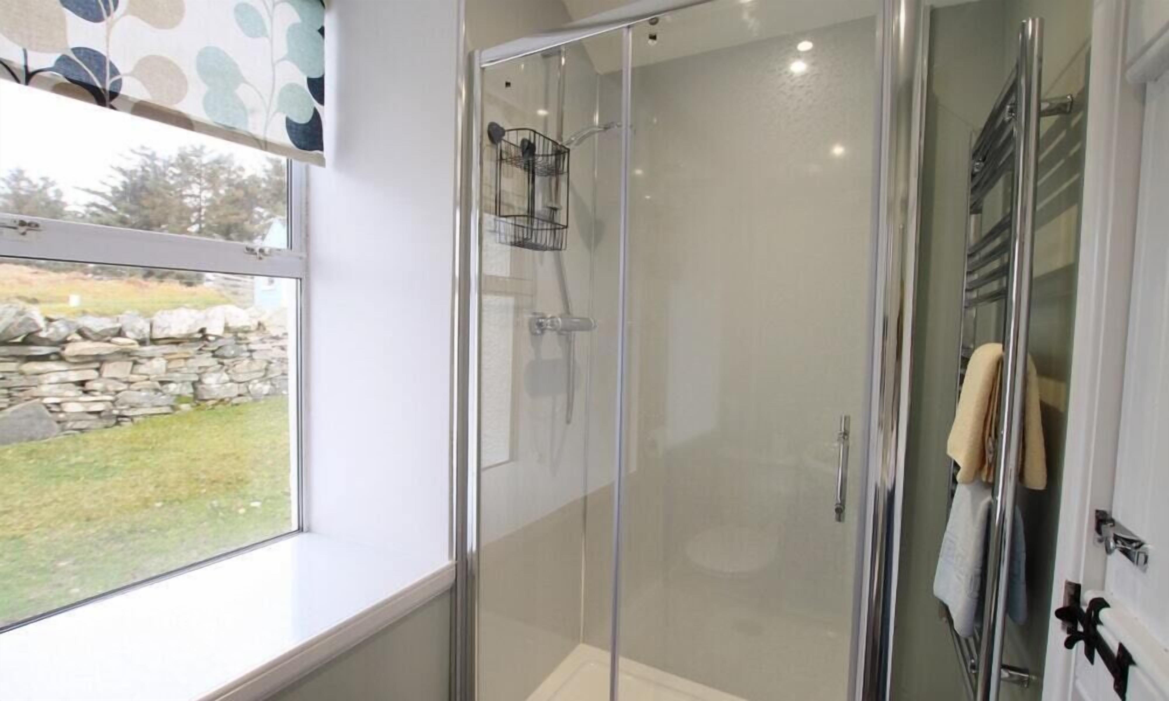 Badkamer met douche