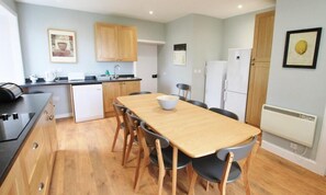 Microwave, dishwasher, high chair - Tobaroran (Isle of Colonsay)
