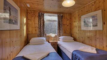 2 bedrooms, iron/ironing board, free cots/infant beds, free WiFi