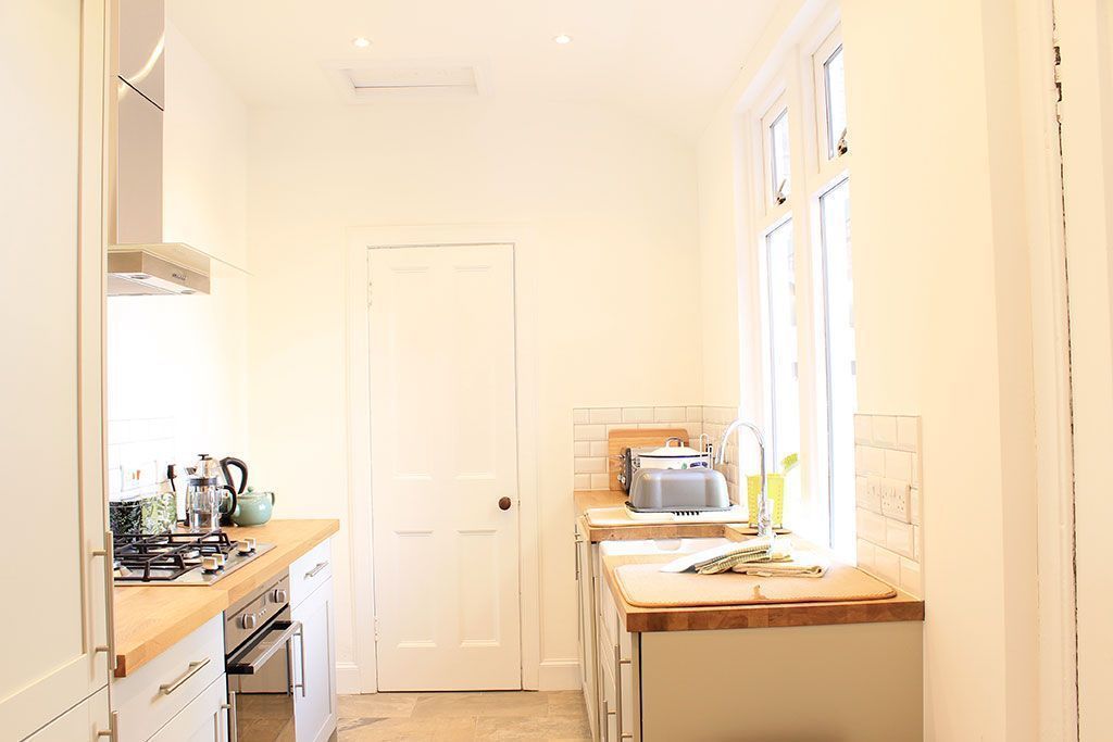 Fridge, microwave, dishwasher, cookware/dishes/utensils