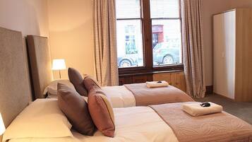 6 bedrooms, bed sheets