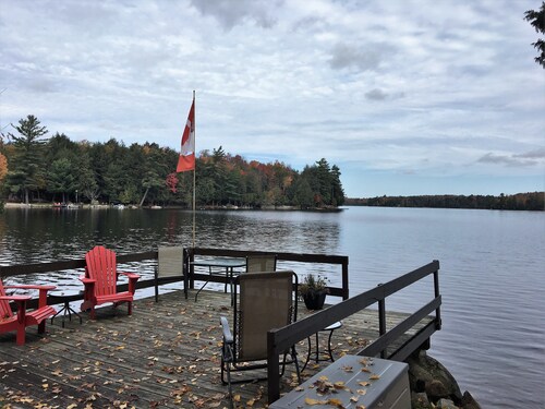 TO Stays - Waterfront Lake House Retreat