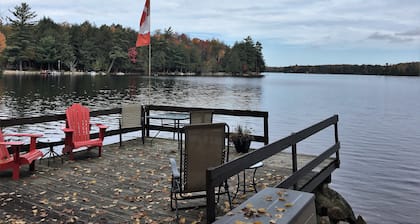 TO Stays - Waterfront Lake House Retreat