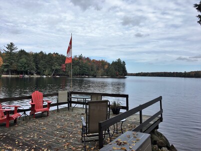TO Stays - Waterfront Lake House Retreat