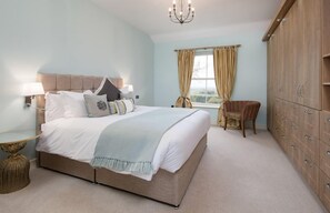 Iron/ironing board, free WiFi - Orchard House (Hot Tub) (Brampton)