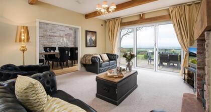 Orchard House (Hot Tub)