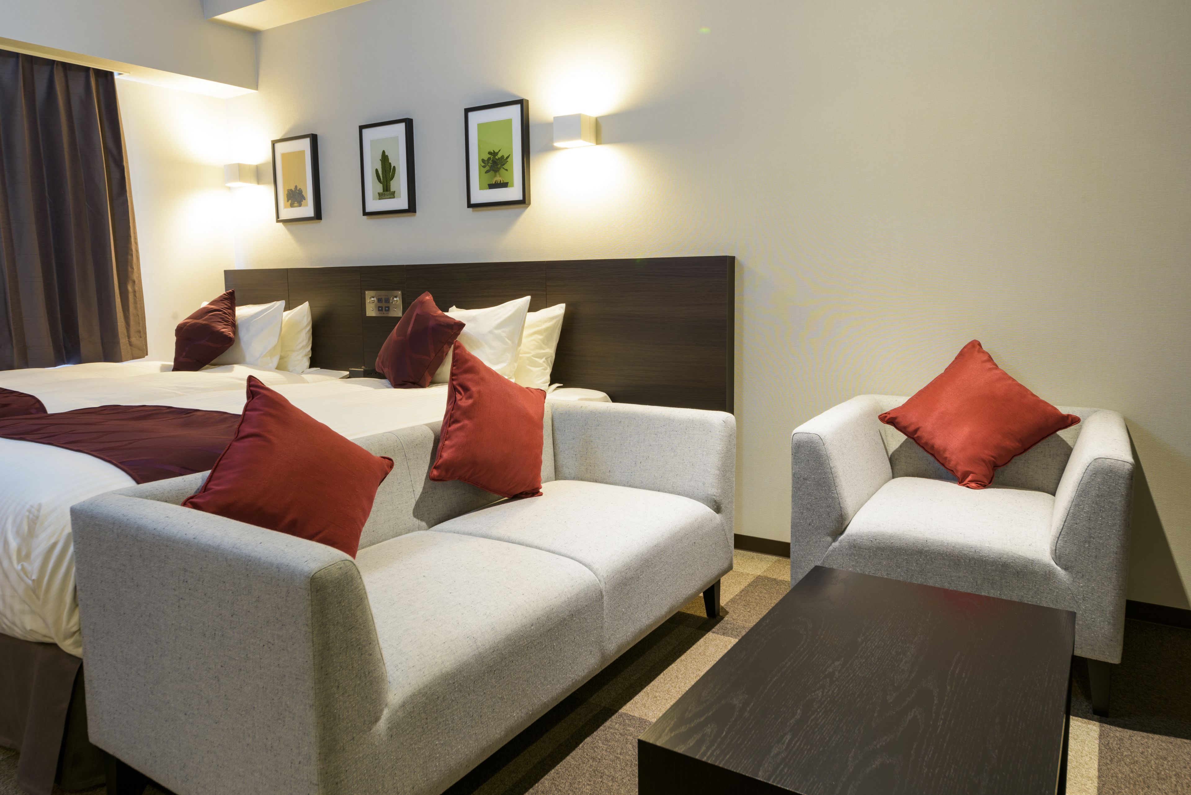 標準客房, 多張床, 非吸煙房 | 高級寢具、客房內保險箱、熨斗/熨衣板、免費無線上網