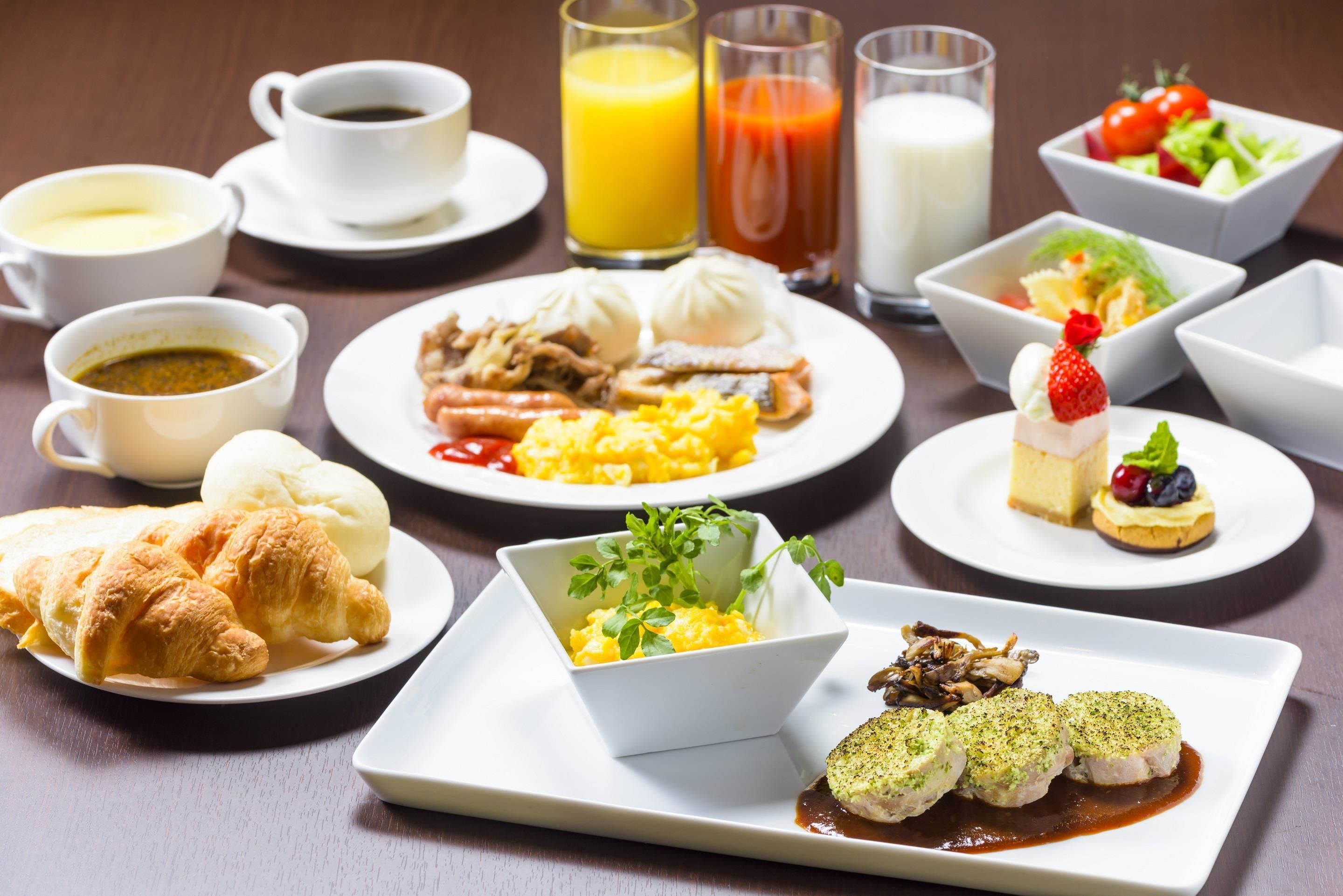 Daily buffet breakfast (JPY 1400 per person)