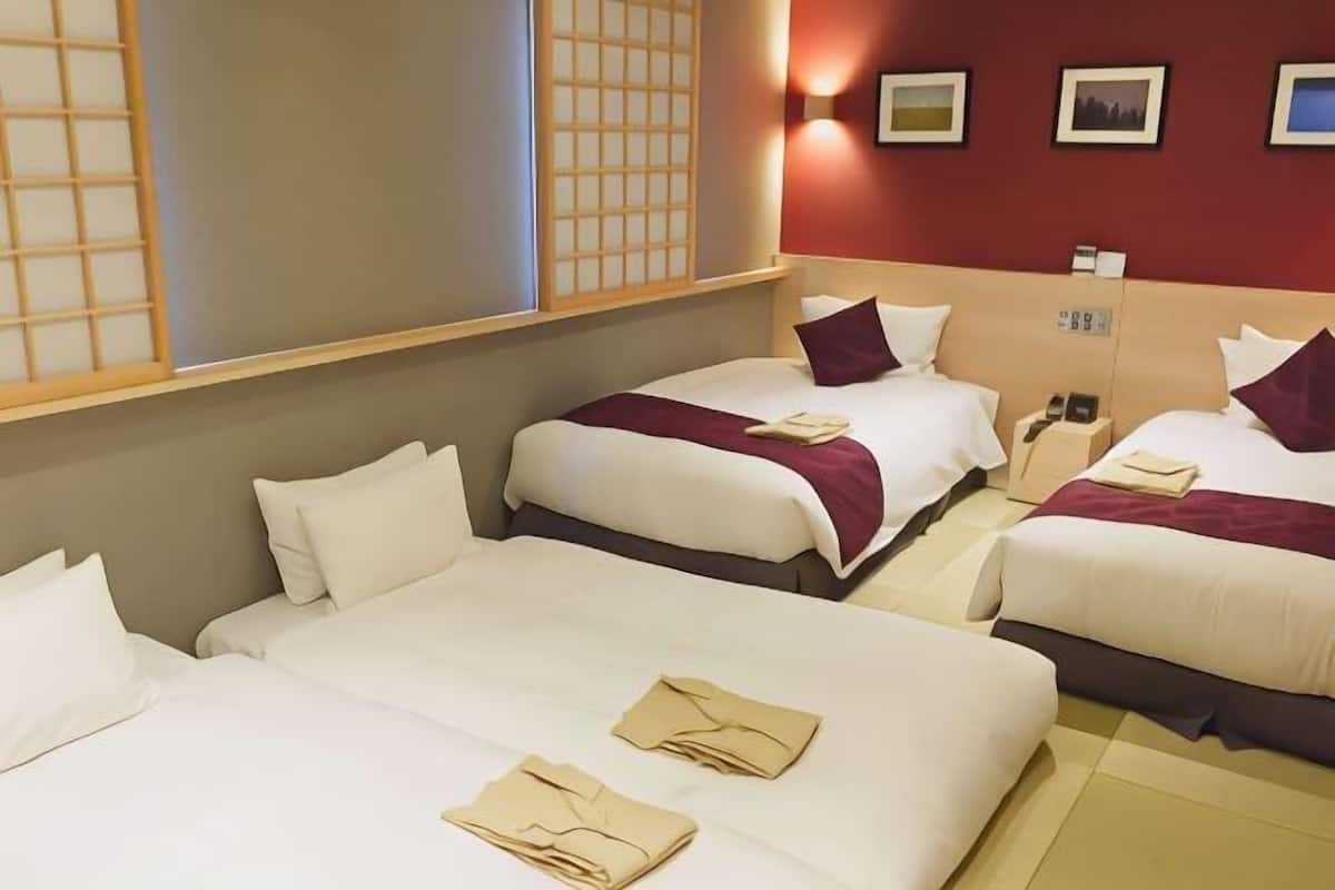 Premium bedding, in-room safe, iron/ironing board, free WiFi