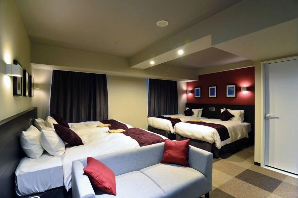 Premium bedding, in-room safe, iron/ironing board (on request)