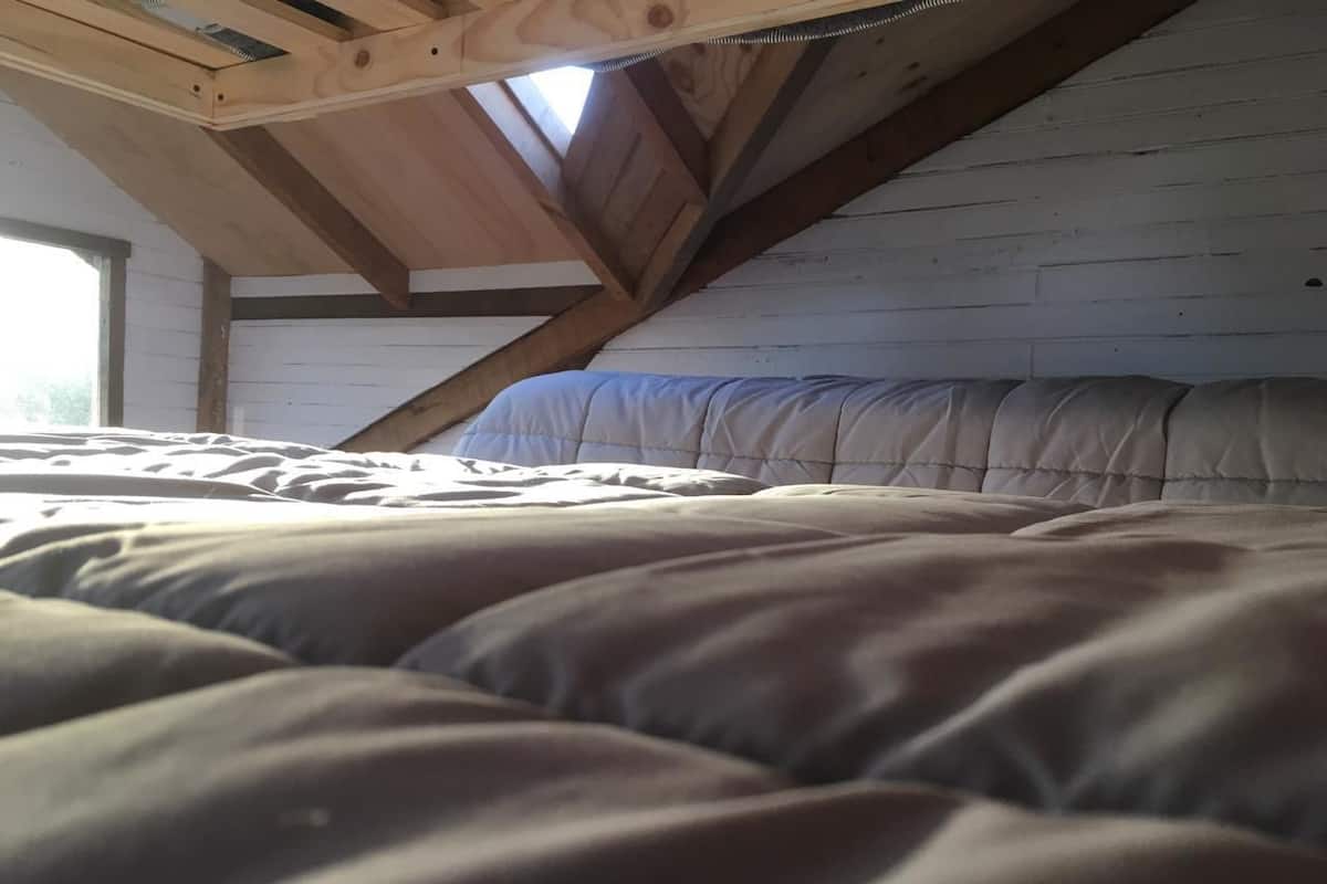 Standard Shared Dormitory, Mixed Dorm, Shared Bathroom | Free WiFi, bed sheets
