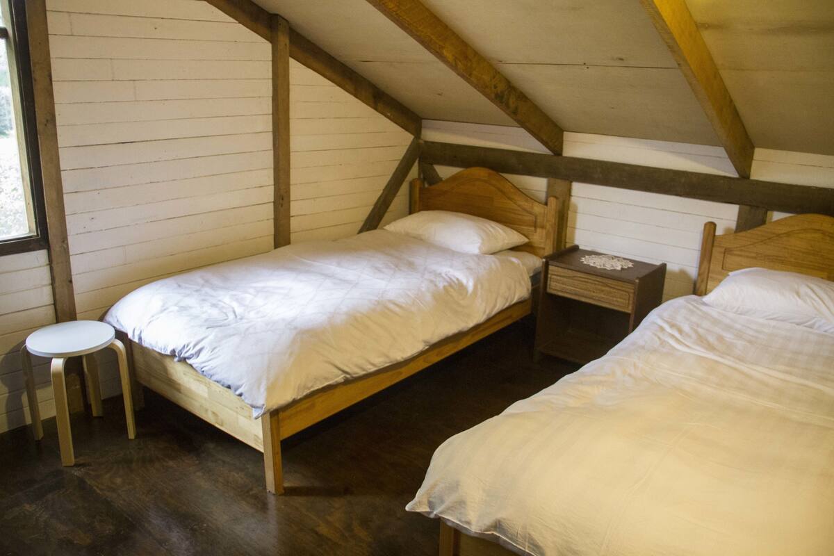 Standard-Zweibettzimmer, 2 Einzelbetten, Gemeinschaftsbad