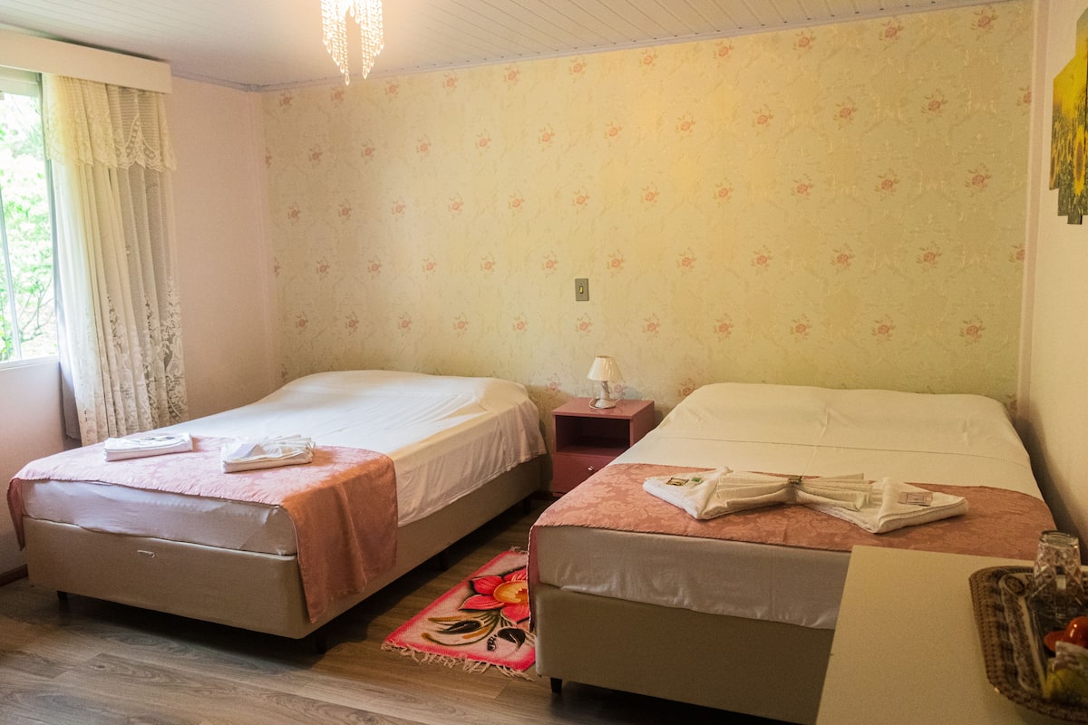 Minibar, laptop workspace, blackout drapes, free WiFi