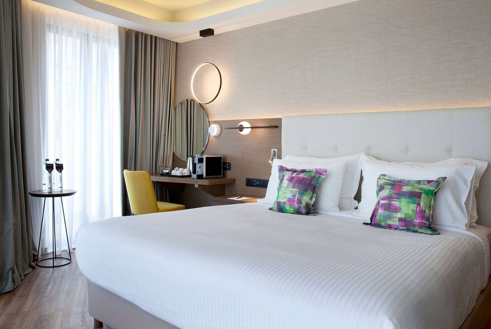 junior suite, city view | egyptian cotton sheets, premium bedding, minibar, in-room safe