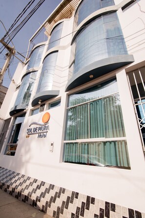 Fachada de la propiedad