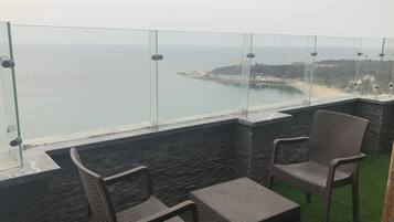 Căn hộ Cao cấp, 2 phòng ngủ, quang cảnh bãi biển | Ban công