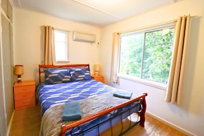 Rumah, 2 kamar tidur, 2 kamar mandi | 2 kamar tidur, selimut bulu angsa, dan setrika/meja setrika