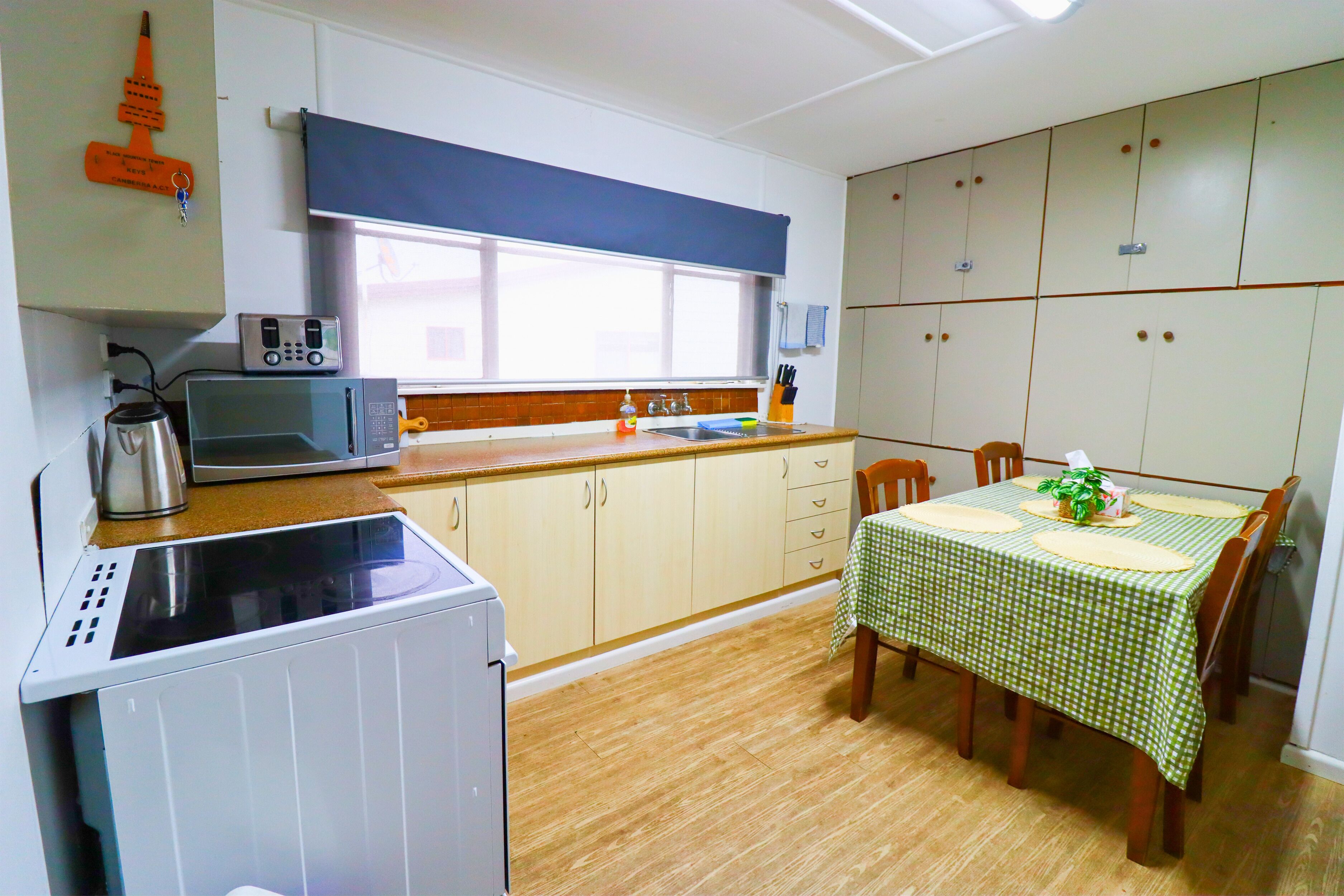 House, 2 Bedrooms, 2 Bathrooms | Private kitchen | Full-size fridge, microwave, oven, stovetop