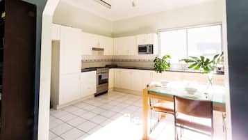 Rumah, 3 kamar tidur | Dapur pribadi | Lemari es besar, microwave, oven, dan kompor