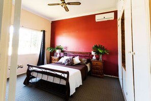 House, 3 Bedrooms | 3 bedrooms, individually decorated, individually furnished