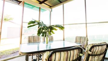 Rumah, 3 kamar tidur | Teras/patio