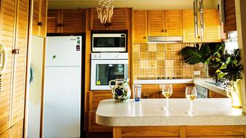 Apartment, 3 Bedrooms, Private Pool | Private kitchen | Full-size fridge, microwave, oven, stovetop