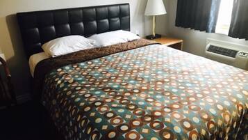 Standaard eenpersoonskamer, 1 queensize bed | Een kluis op de kamer, individueel gedecoreerd, individueel gemeubileerd