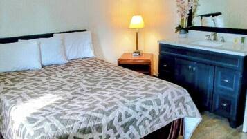 Family Room | In-room safe, individually decorated, individually furnished, desk