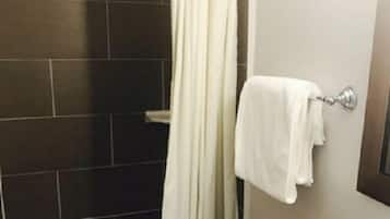 Traditional Suite, 1 Queen Bed, Jetted Tub | Bathroom | Free toiletries, hair dryer, towels