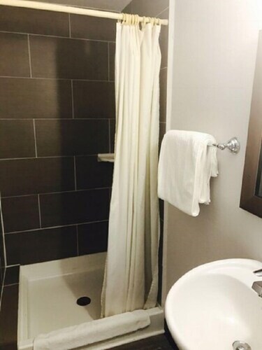 Kings Row Inn