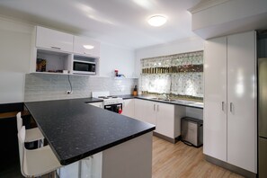 Hus - 3 sovrum | Eget kök | Stort kylskåp, mikrovågsugn, ugn och spishäll