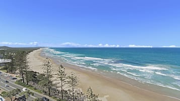 Pantai di sekitar
