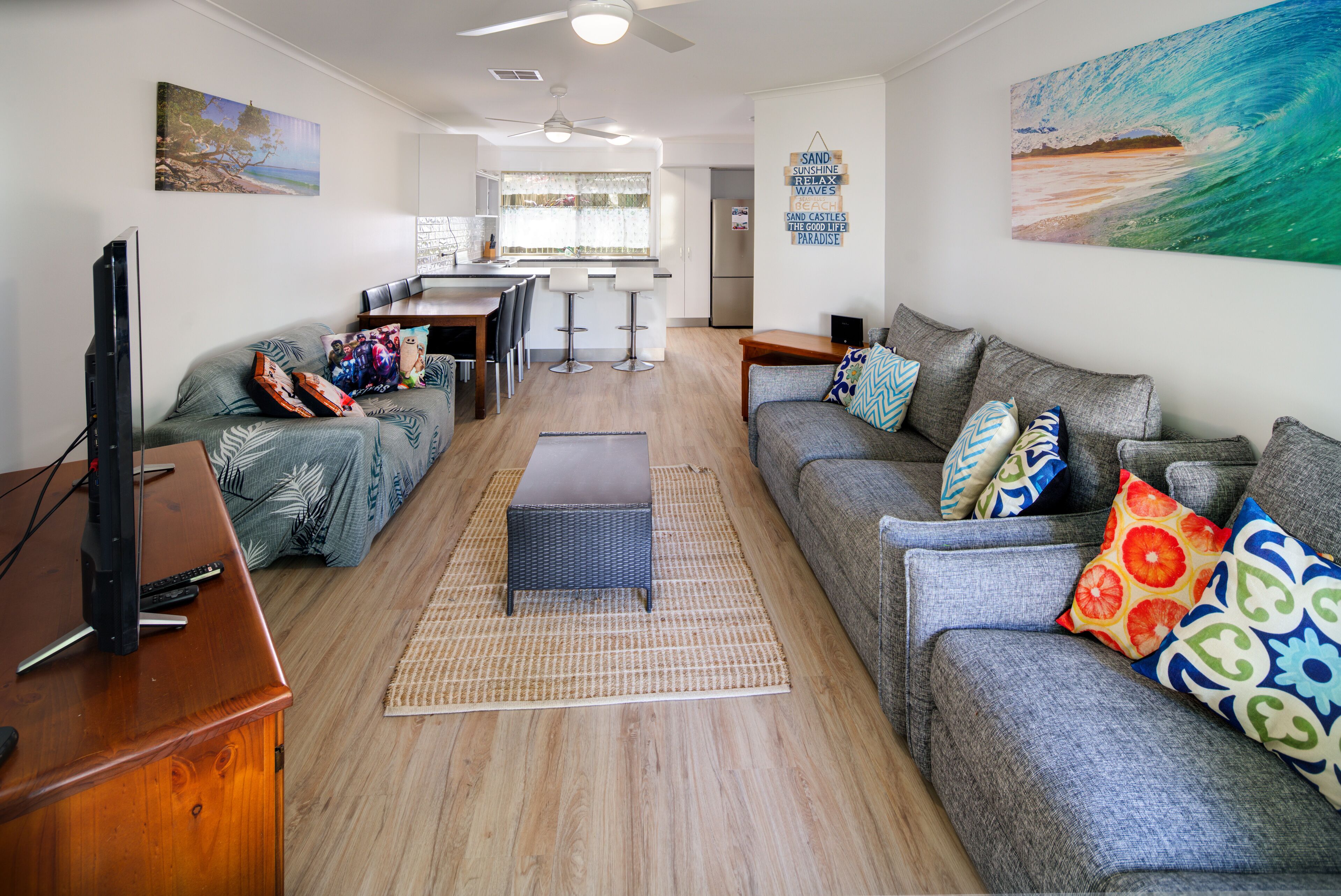 Nhà, 3 phòng ngủ | Khu phòng khách | TV màn hình phẳng, Netflix, đầu đĩa DVD 