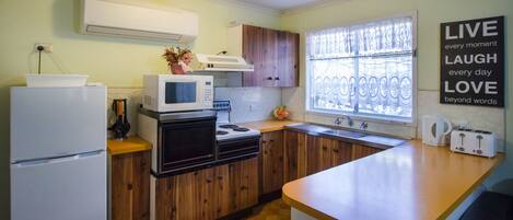 House, 2 Bedrooms, 2 Bathrooms (2-Bedroom House plus Caravan sleeps 2) | Private kitchen | Full-size fridge, microwave, oven, stovetop